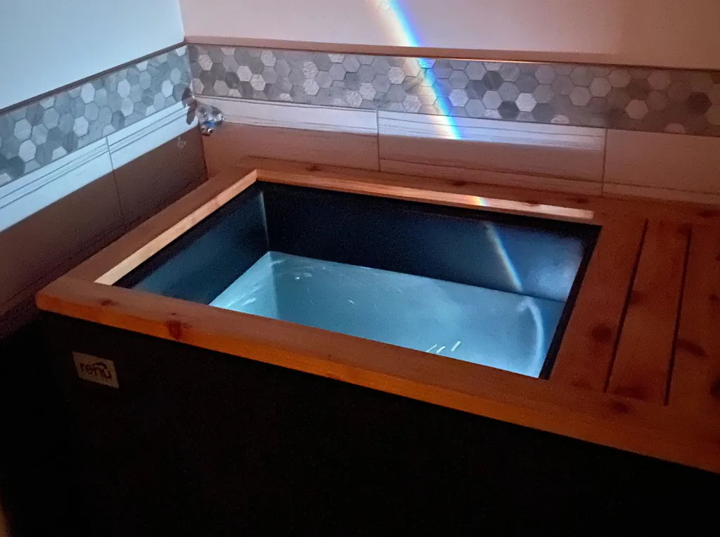 Cold plunge tub used for cryotherapy and contrast therapy at Durango Spine + Sport